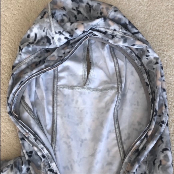 Lululemon Grey Lightened Up Pullover 1/2 Zip - Picture 3 of 8